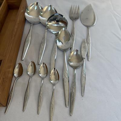 Oneida Community Cutlery Set and Organizer (K-BM)
