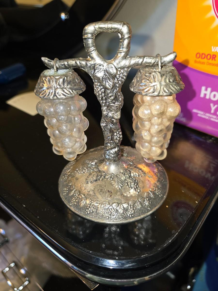 Vintage APCO Salt and pepper set | EstateSales.org