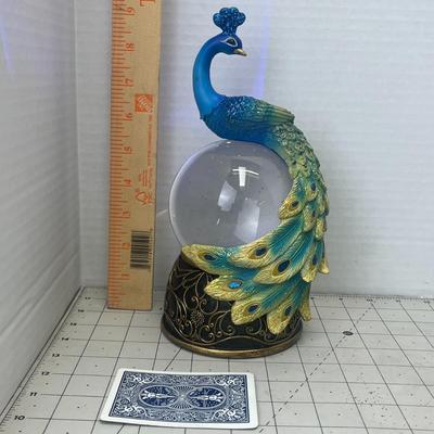 Beautiful Light up Peacock Water Globe LED