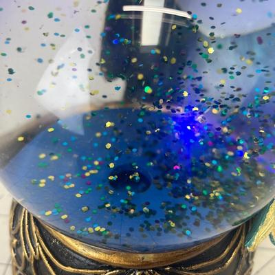 Beautiful Light up Peacock Water Globe LED