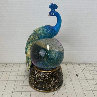 Beautiful Light up Peacock Water Globe LED