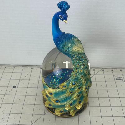 Beautiful Light up Peacock Water Globe LED