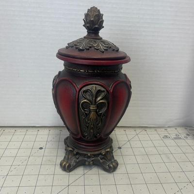 Baroque-Style Decorative Lidded Urn