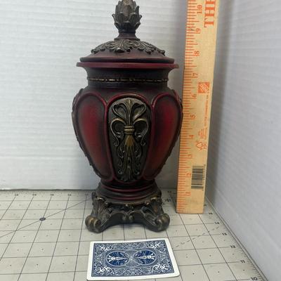 Baroque-Style Decorative Lidded Urn
