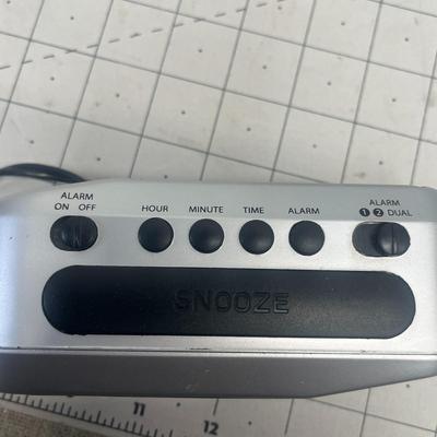 SHARP SPC729 Bluetooth Alarm Clock Radio with USB Port