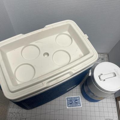Sale Photo Thumbnail #522: Igloo Legend 24 Cooler and Coleman 2L Jug combo for reliable, portable cooling and hydration on the go.