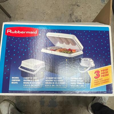 Rubbermaid 2 Cooler & 1 Jug