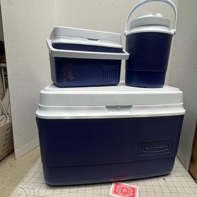 Rubbermaid 2 Cooler & 1 Jug