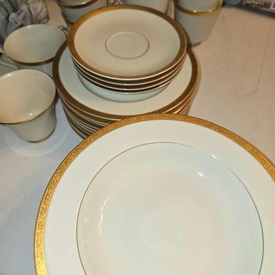 Mikasa Ivory China dinner set