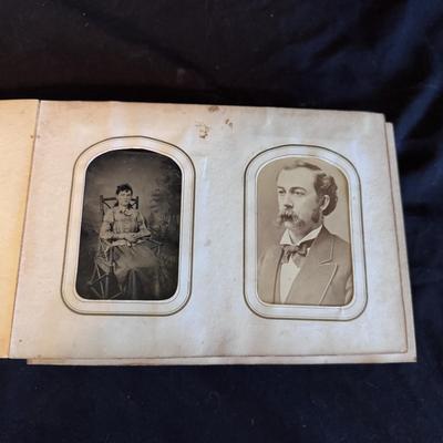 Antique Ornate Photo Album & Framed Photo’s (SR-DZ)