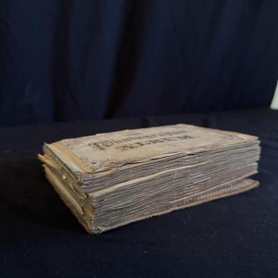 Antique Ornate Photo Album & Framed Photo’s (SR-DZ)