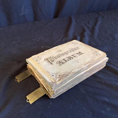 Antique Ornate Photo Album & Framed Photo’s (SR-DZ)