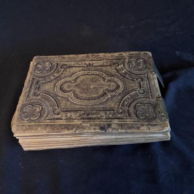 Antique Ornate Photo Album & Framed Photo’s (SR-DZ)