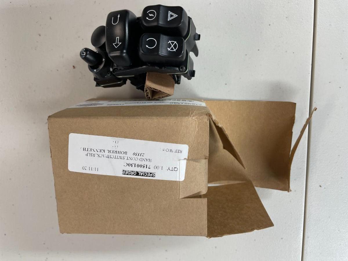 thumbnail image 2 of Harley Davidson Left Handlebar Turn Signal Switch – Fits 96-99 XL, Big Twins, V-Rod – Replaces BC38154 2 of 6