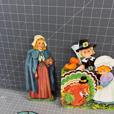 Vintage Thanks Giving Cut out Décor' COLLECTIBLE!!!!! Fun!!!!!