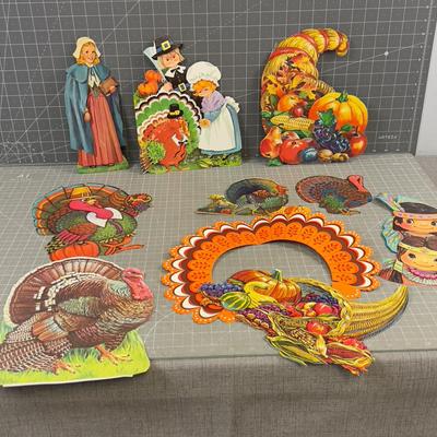 Vintage Thanks Giving Cut out Décor' COLLECTIBLE!!!!! Fun!!!!!