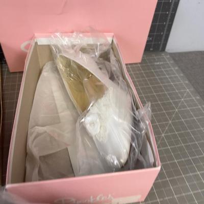 Vintage NEW in the Box, Satin pumps 