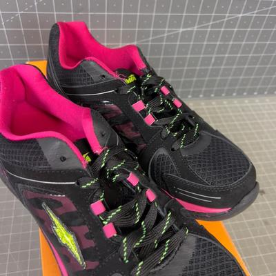 AVIA Size 11 