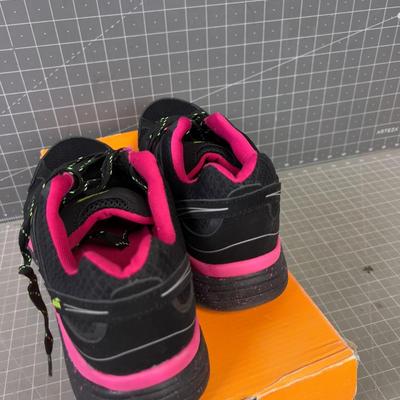 AVIA Size 11 