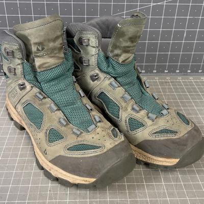 Women's VASQUE, Used.