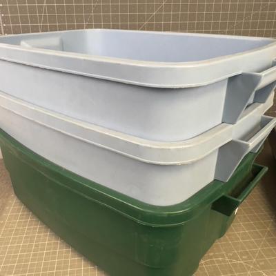 (4) 10 Gallon RUBBERMAID Tubs with Lids
