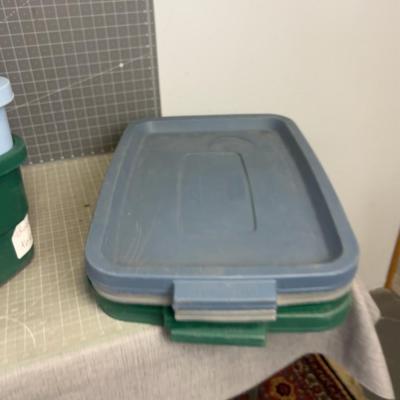 (4) 10 Gallon RUBBERMAID Tubs with Lids