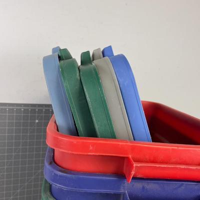 (5) 18 Gallon Rubbermaid Tubs with Lids
