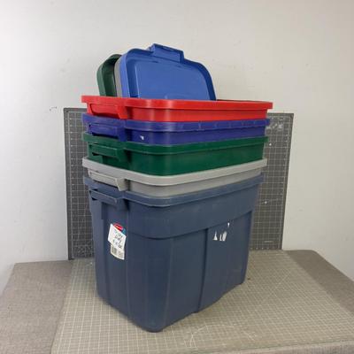 (5) 18 Gallon Rubbermaid Tubs with Lids