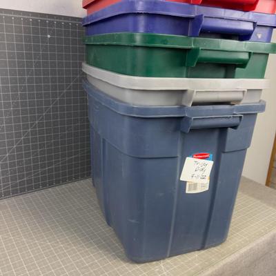 (5) 18 Gallon Rubbermaid Tubs with Lids