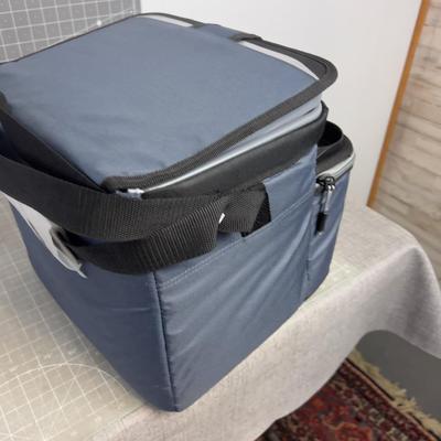 NEW ARTIC ZONE Lunch Box Cooler with Strap