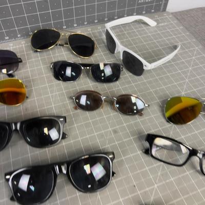 Sun Glass Lot, Lots of the too! 
