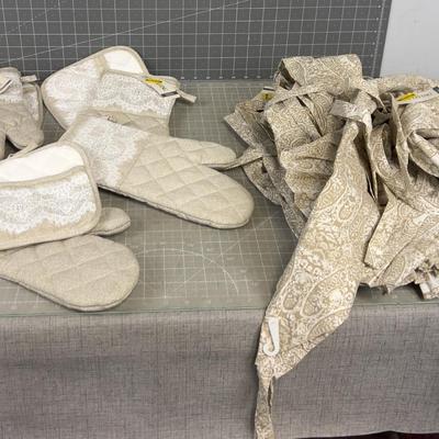 Aprons (6) and Oven Mitts and 3 Oven mitt / Hot pad Sets