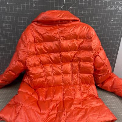 Lands End Women's Like New PUFFER Jacket, with Brass Zippers. 