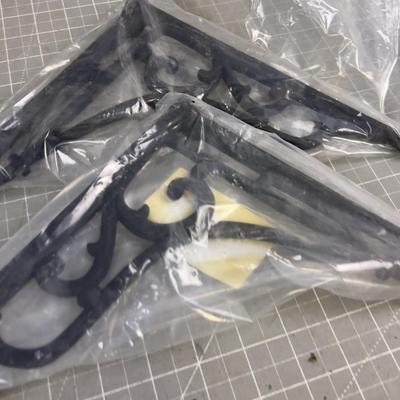 4 Cast Iron Shelf Brackets NEW 
