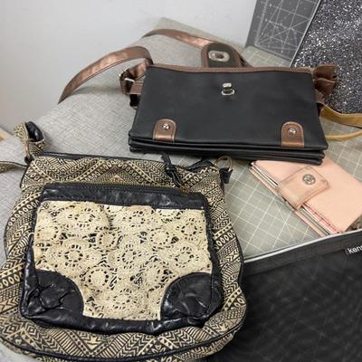 Back Packs, Purses, Clutches 
