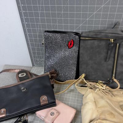 Back Packs, Purses, Clutches 