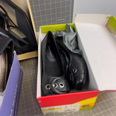SHOES (5) new or like new - Black 