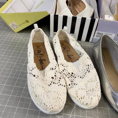 SHOES (6) new or like new - White / Silver