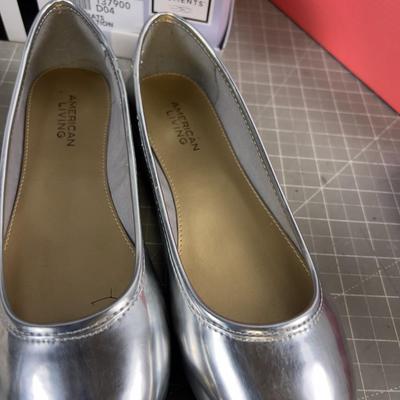 SHOES (6) new or like new - White / Silver