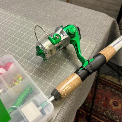 Shakespeare Fishing Pole SET: Pole (tips is broke), Reel and Tackle Box. 