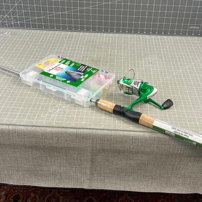 Shakespeare Fishing Pole SET: Pole (tips is broke), Reel and Tackle Box. 