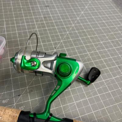 Shakespeare Fishing Pole SET: Pole (tips is broke), Reel and Tackle Box. 