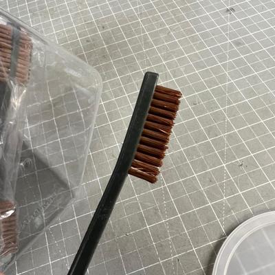 Tub full of brass brushes. (40) 