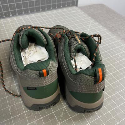 Merrill Oak Creek Boys size 7 NEW Hiker 