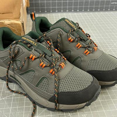 Merrill Oak Creek Boys size 7 NEW Hiker 