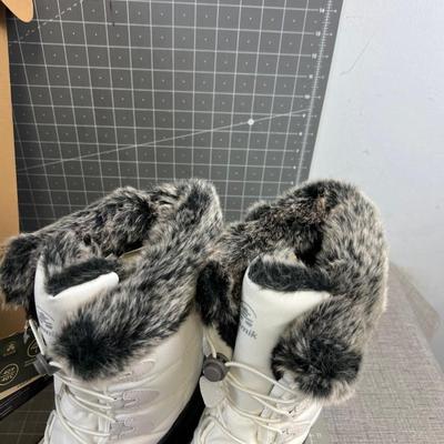 KAMIK Momentum 3 Women's Size 7 SNOW BOOT