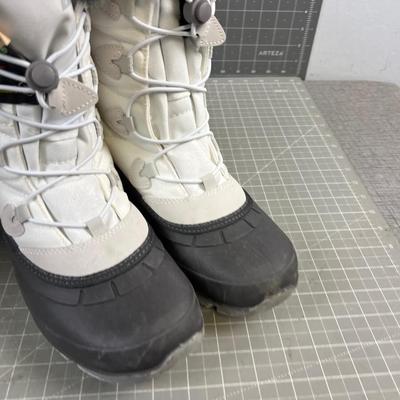 KAMIK Momentum 3 Women's Size 10 White & Gray SNOW BOOT, Slightly Worn. 