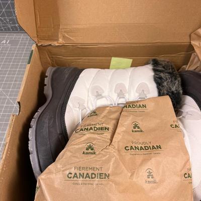 KAMIK Momentum 3 Women's Size 10 White & Gray SNOW BOOT, Slightly Worn. 