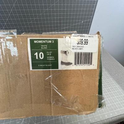 KAMIK Momentum 3 Women's Size 10 White & Gray SNOW BOOT, Slightly Worn. 