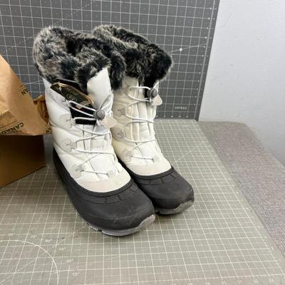 KAMIK Momentum 3 Women's Size 10 White & Gray SNOW BOOT, Slightly Worn. 